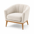 Sillón de bouclé beige con base de madera de roble